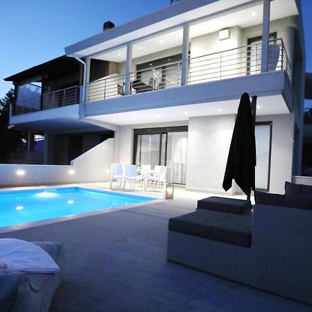 Heaven Horizon Villa Kariani Exterior photo